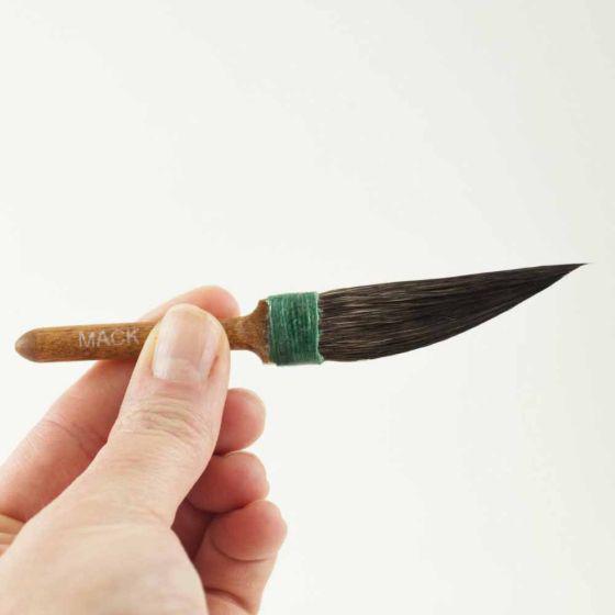 MAC.20-2 ANDREW MARK  20 Series Squirrel Hair Sword Striper Touch-Up Brush,