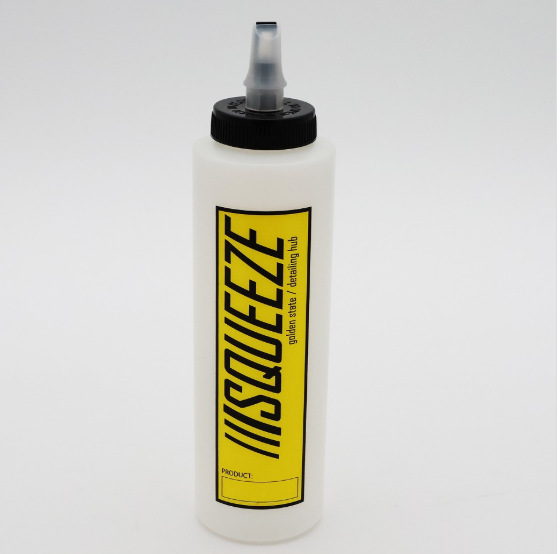 GST.AT-SQUEEZE SQUEEZE BOTTLE WITH KETCHUP STYLE CAP